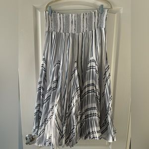 Chelsea and Theodore XL skirt